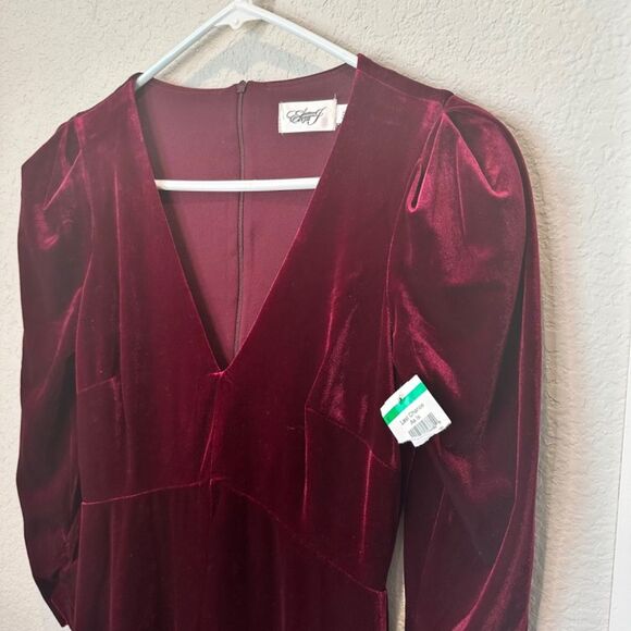 NWT Eliza J Maroon Red Velvet Puff Sleeve Deep V-Neck Midi Dress - Size 4 - Picture 4 of 7